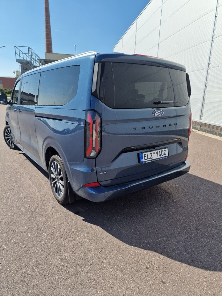 Ford Custom Tourneo Plug-in hybrid (8 mist)