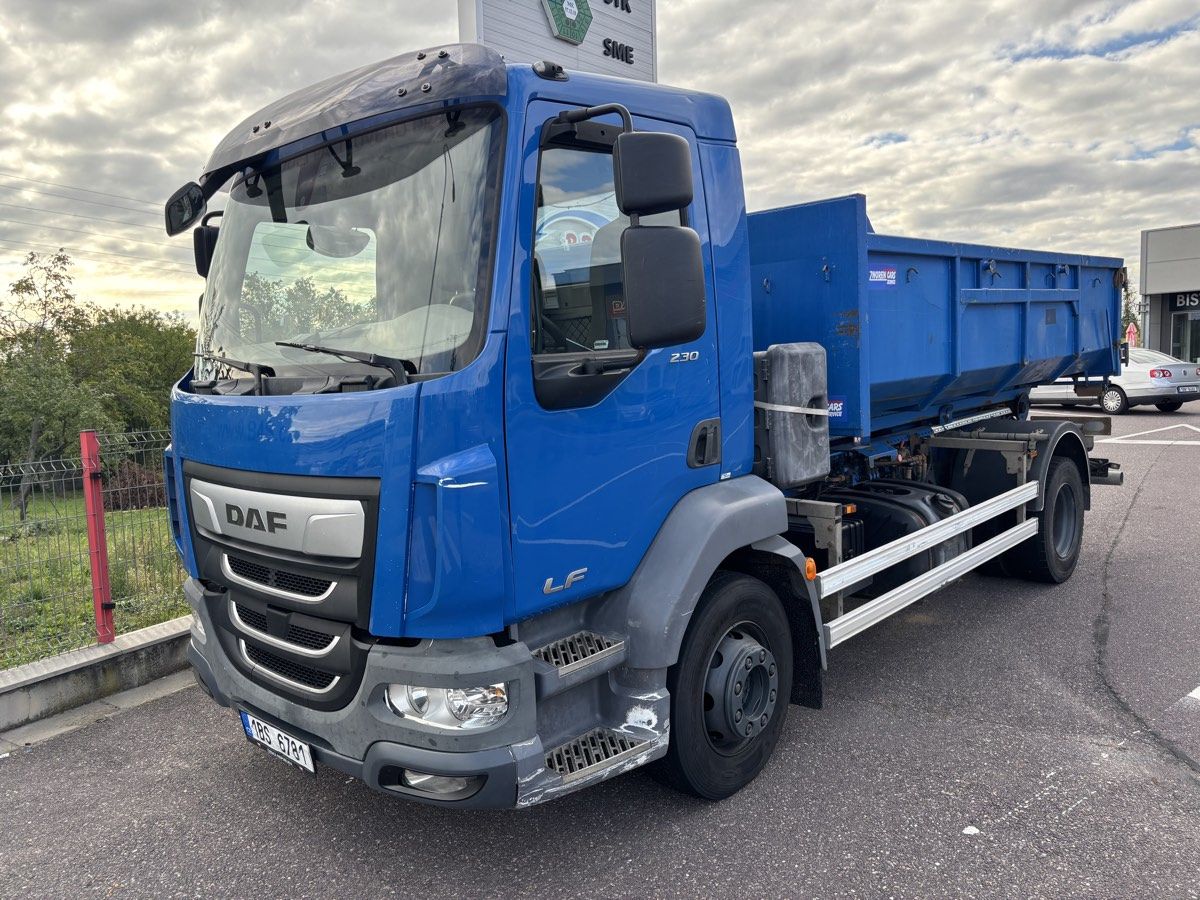 DAF LF – (kontejnerový nosič)